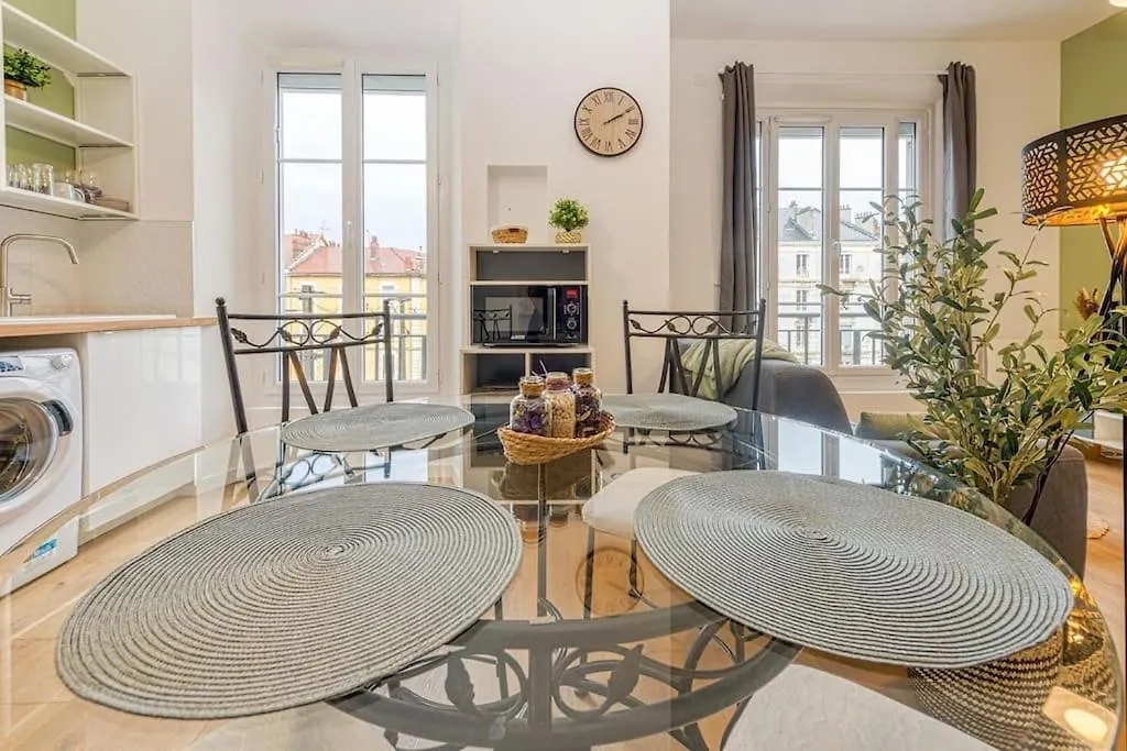 Apartment Entre Gare Et Centre-Ville: Lit Double, Wifi Grenoble France