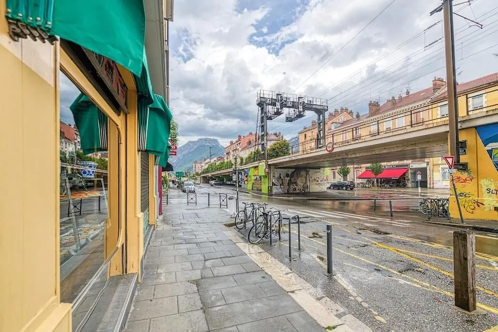 Apartment Entre Gare Et Centre-Ville: Lit Double, Wifi Grenoble